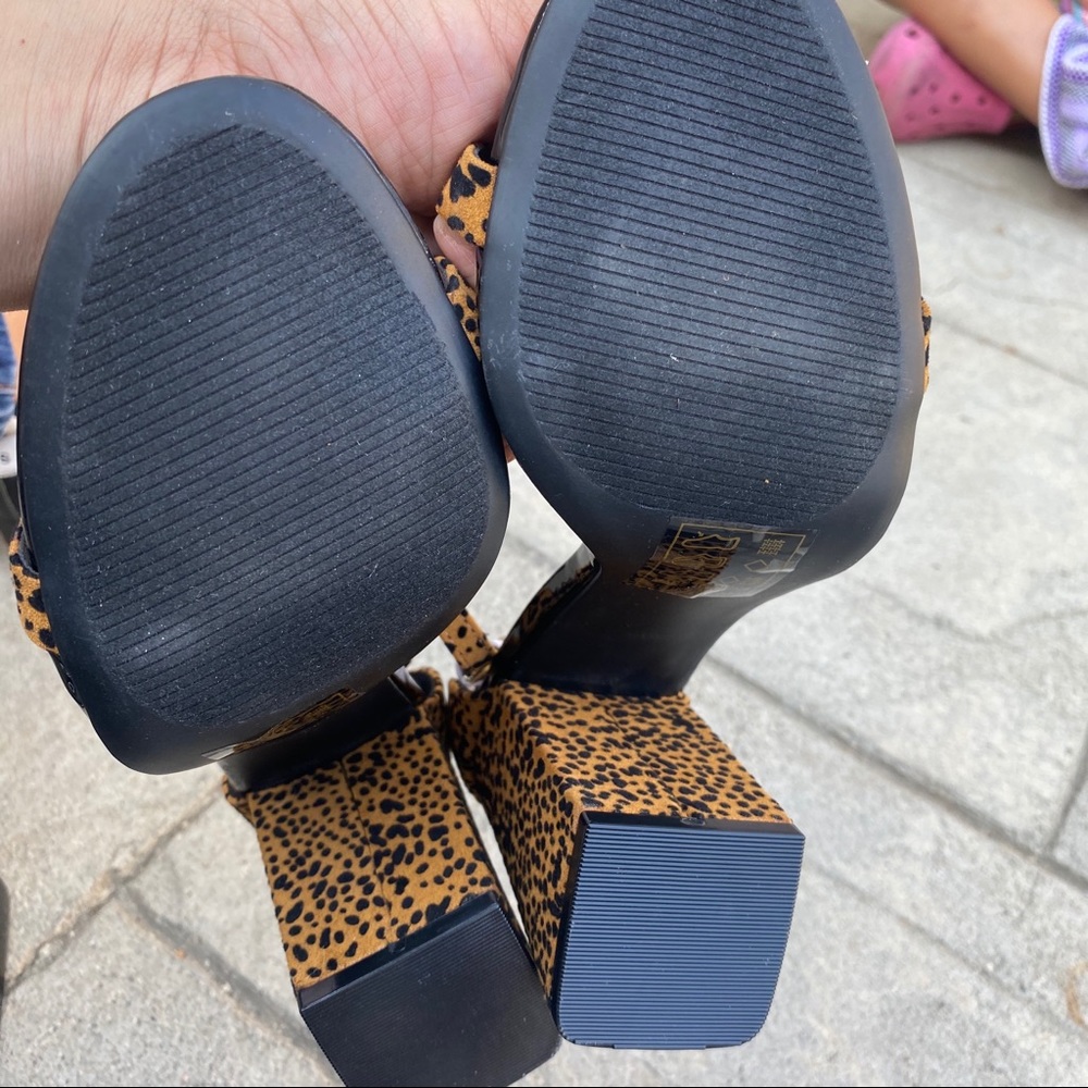 Qupid animal print one strap sandals NWT qupid 9 - Picture 6 of 7